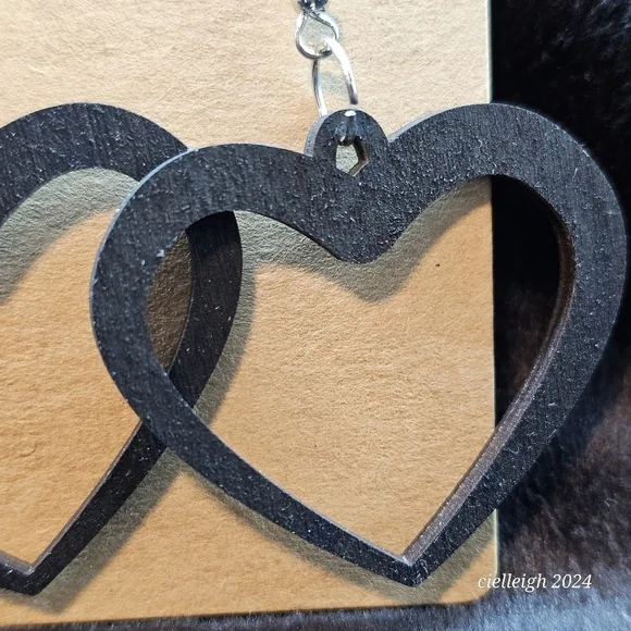 💥4 for $25💥 Laser-cut Heart Shaped Earrings - Picture 6 of 7